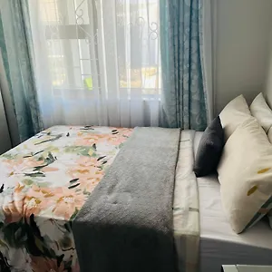 https://step-by-step-self-catering-and-bb.hotels-capetown.com